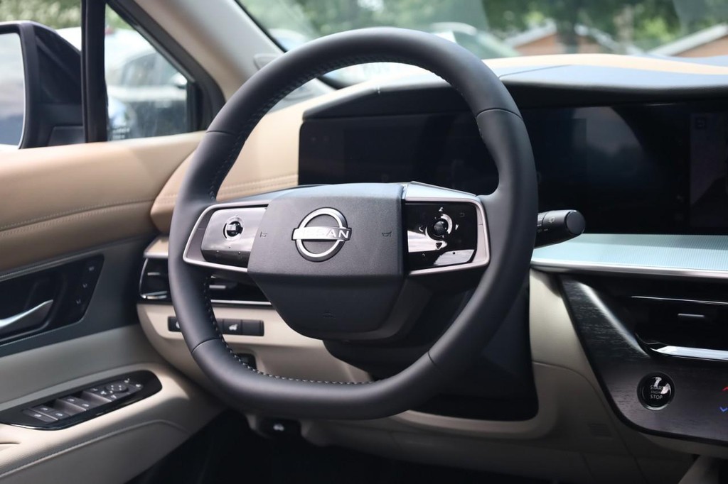 Nissan Murano Vehicle Image 24
