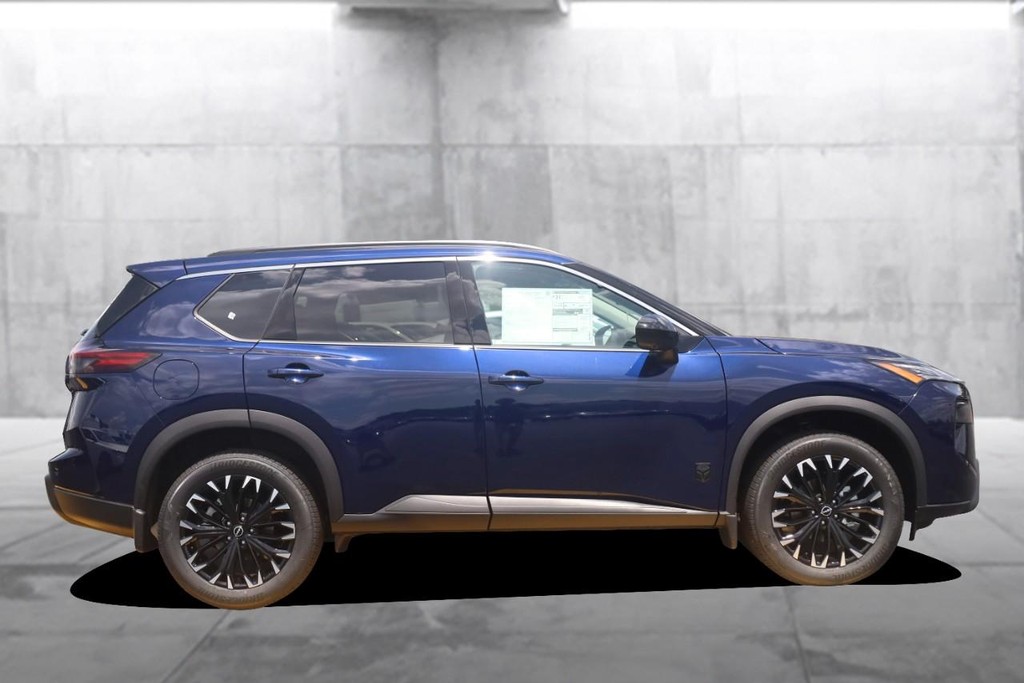 Nissan Rogue Vehicle Image 05
