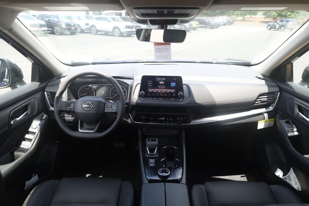 Nissan Rogue Vehicle Image 07