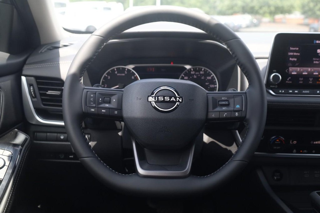 Nissan Rogue Vehicle Image 08