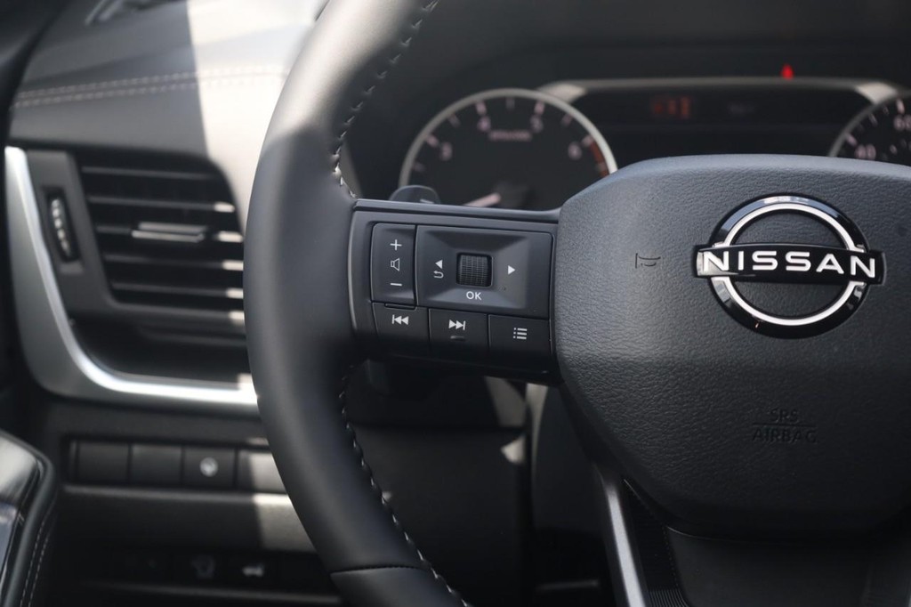 Nissan Rogue Vehicle Image 10