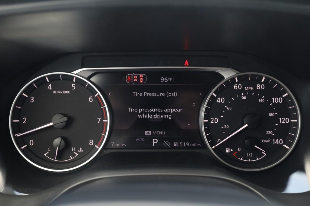 Nissan Rogue Vehicle Image 13