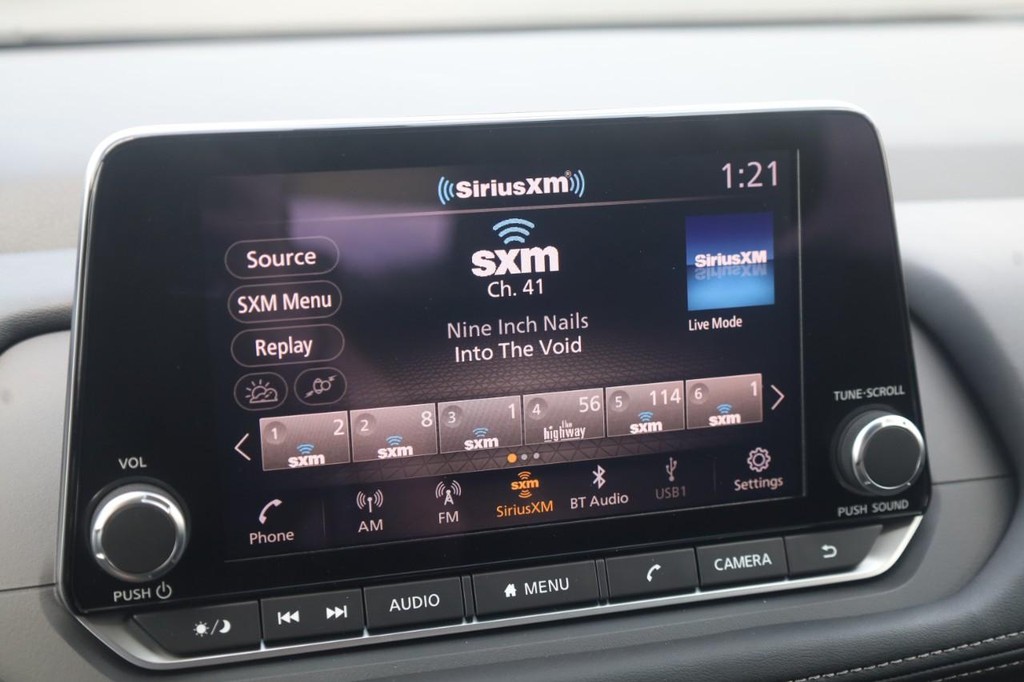 Nissan Rogue Vehicle Image 14