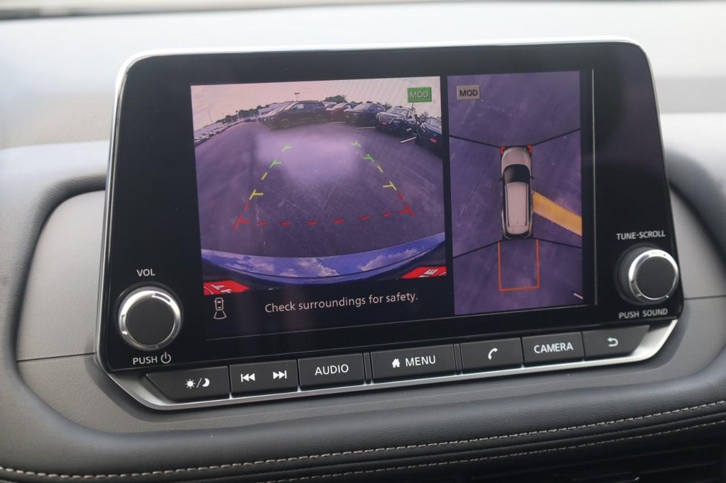 Nissan Rogue Vehicle Image 15