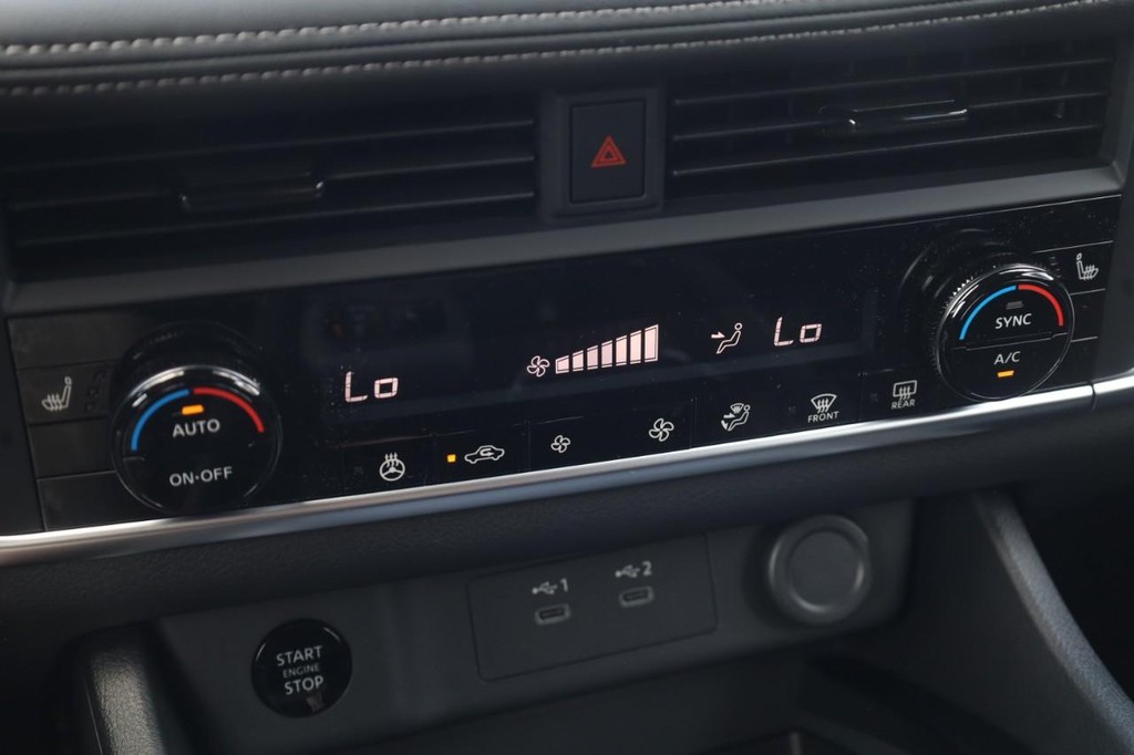 Nissan Rogue Vehicle Image 16