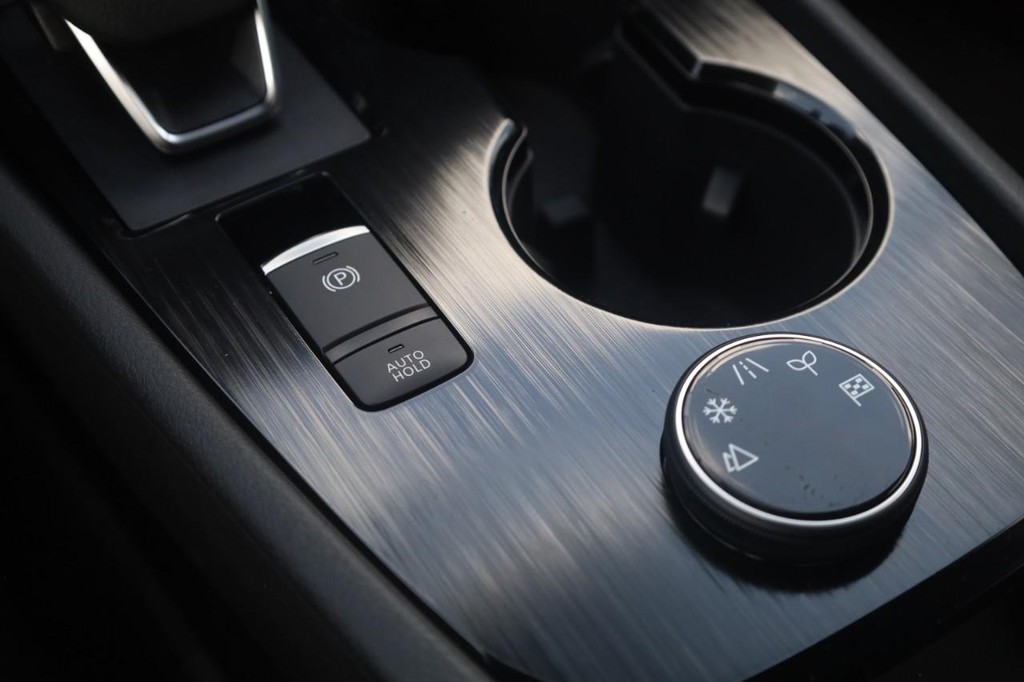 Nissan Rogue Vehicle Image 18