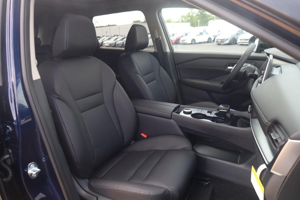 Nissan Rogue Vehicle Image 20
