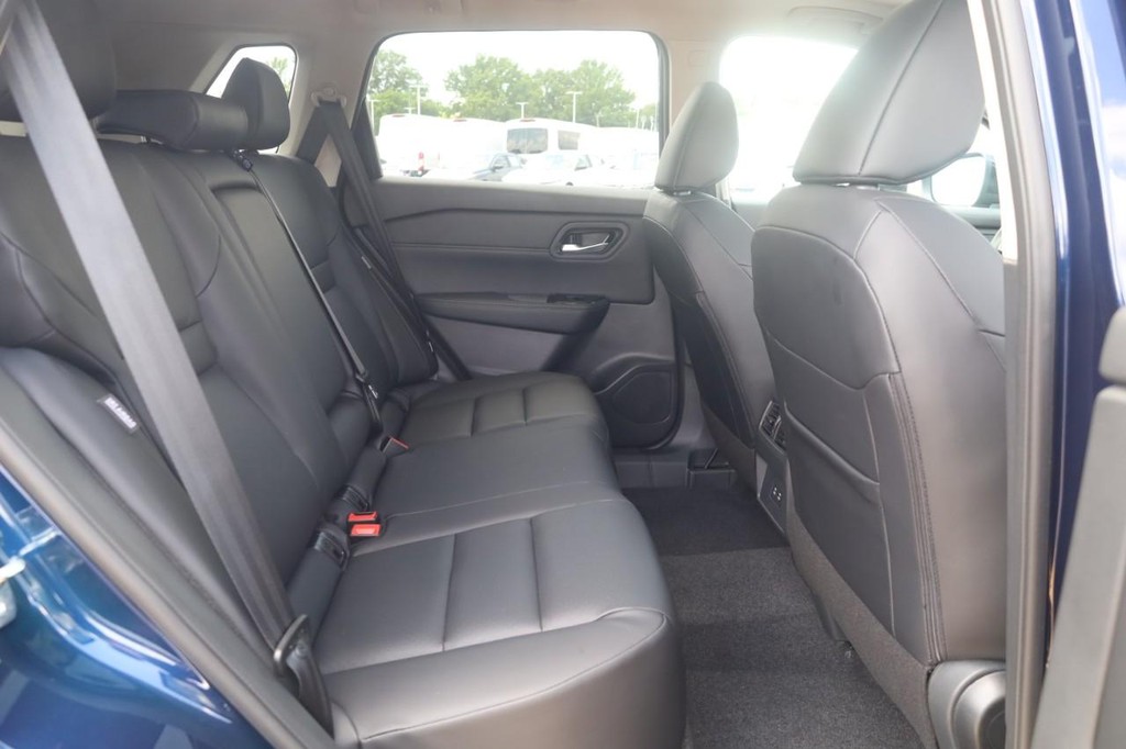 Nissan Rogue Vehicle Image 21