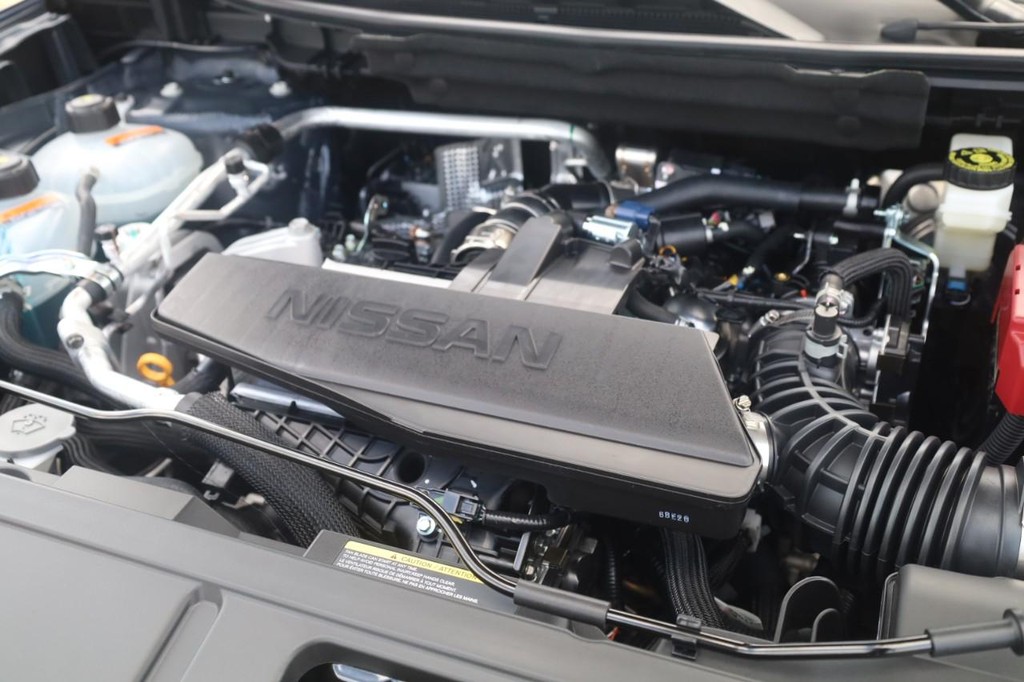 Nissan Rogue Vehicle Image 24