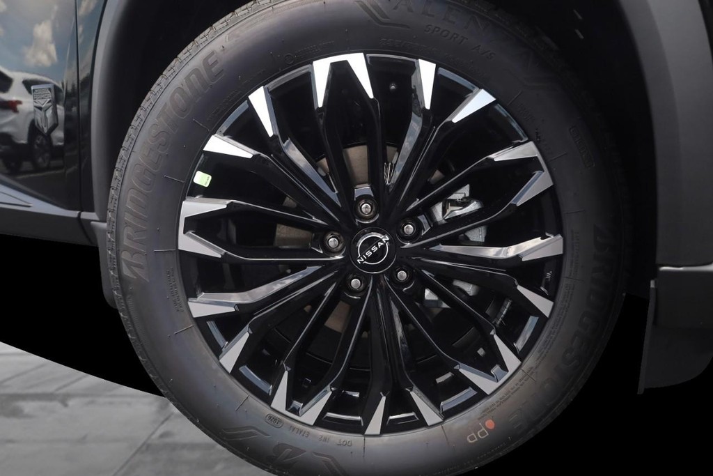 Nissan Rogue Vehicle Image 03