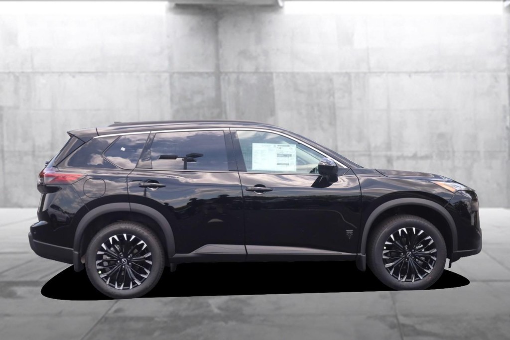 Nissan Rogue Vehicle Image 05