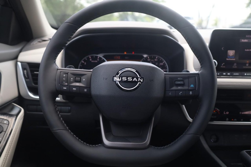 Nissan Rogue Vehicle Image 08