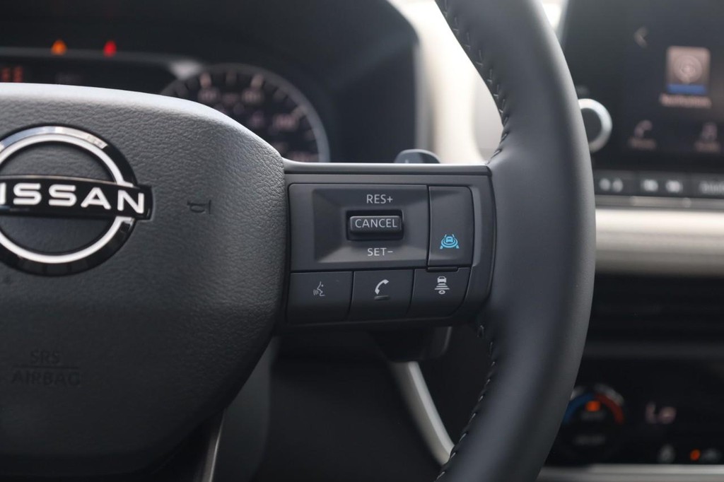 Nissan Rogue Vehicle Image 09