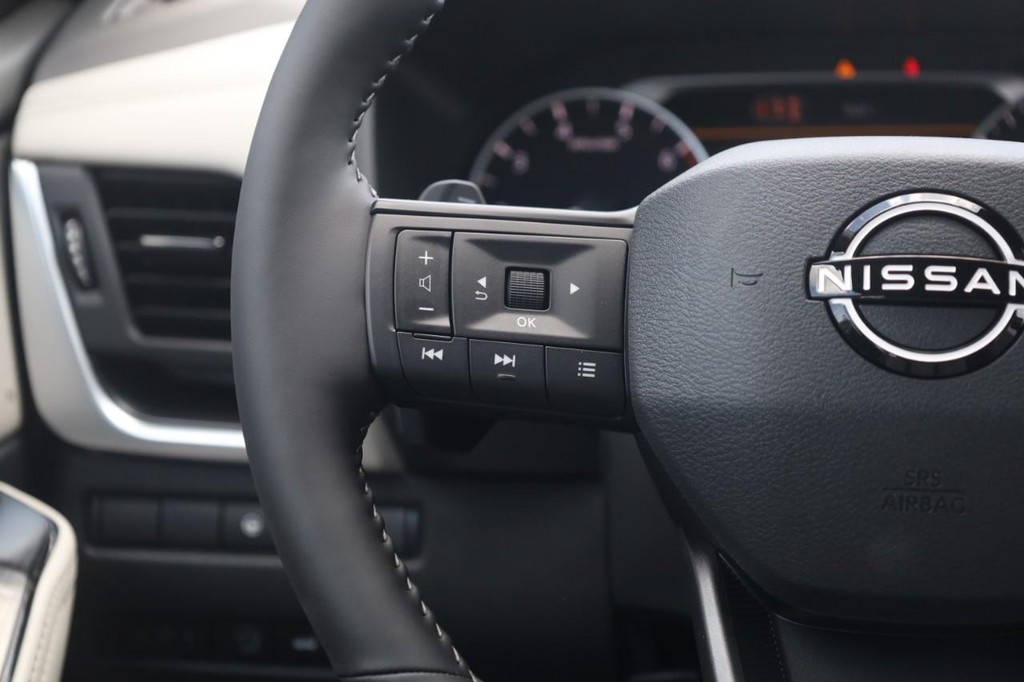 Nissan Rogue Vehicle Image 10