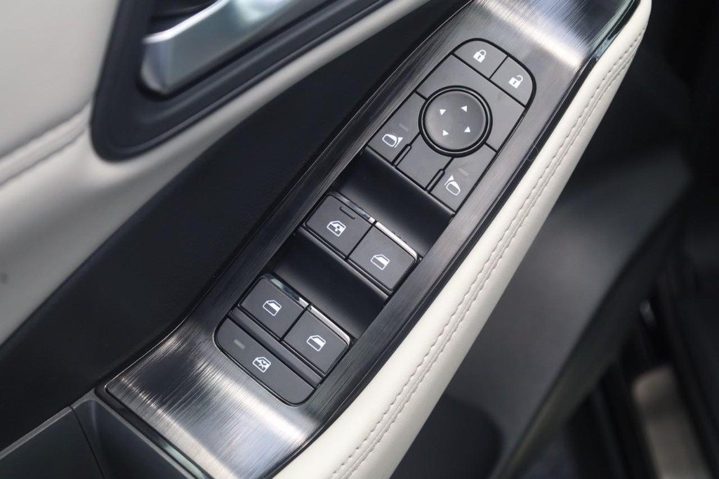 Nissan Rogue Vehicle Image 11