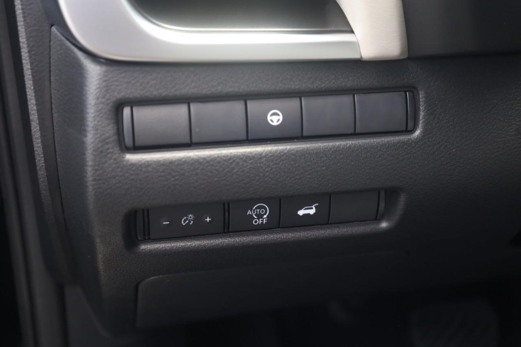 Nissan Rogue Vehicle Image 12