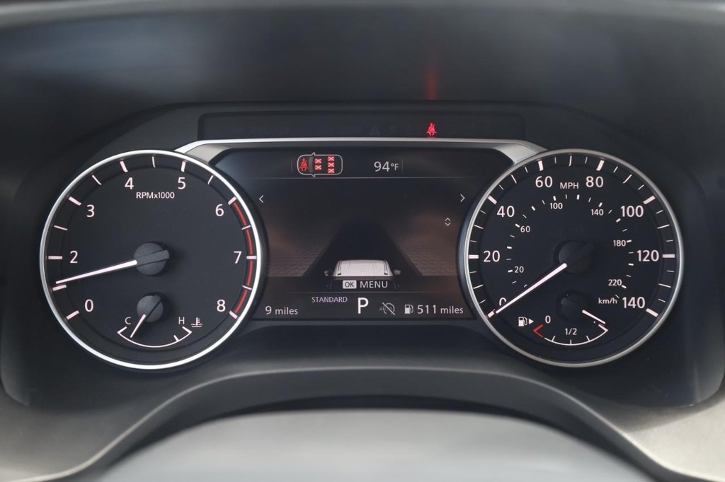 Nissan Rogue Vehicle Image 13