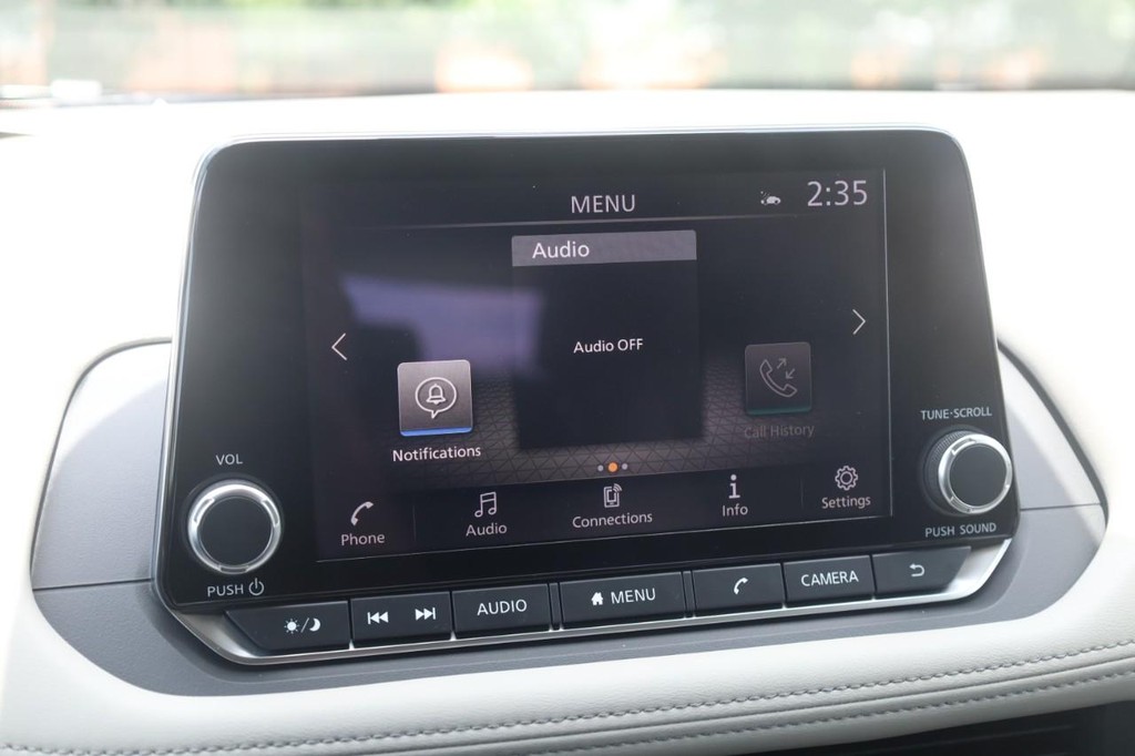 Nissan Rogue Vehicle Image 14