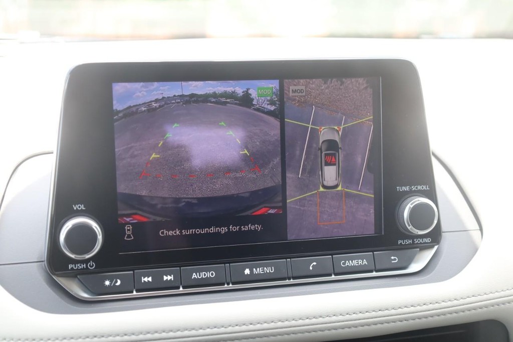 Nissan Rogue Vehicle Image 15