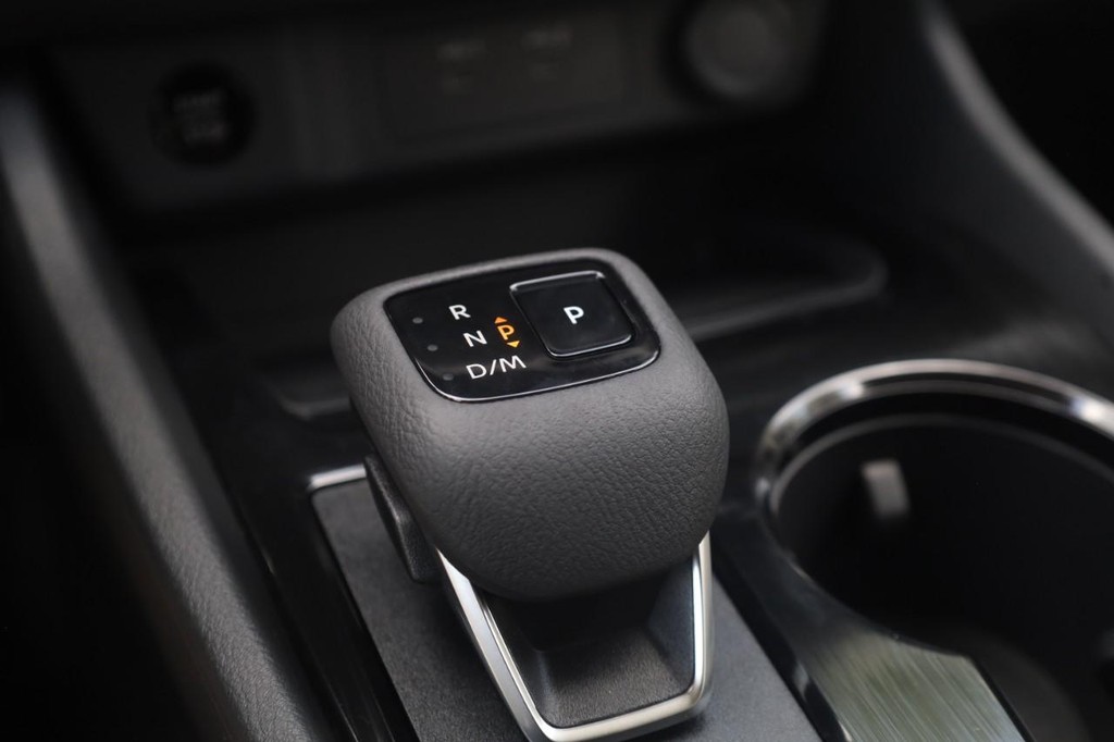 Nissan Rogue Vehicle Image 19