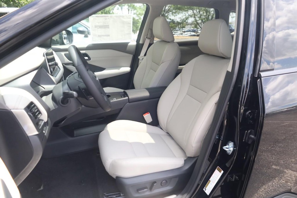 Nissan Rogue Vehicle Image 20