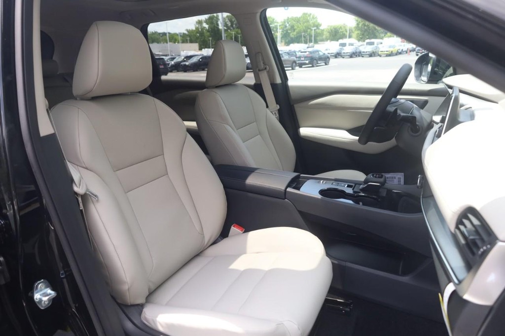 Nissan Rogue Vehicle Image 21