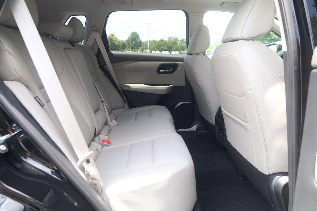 Nissan Rogue Vehicle Image 22