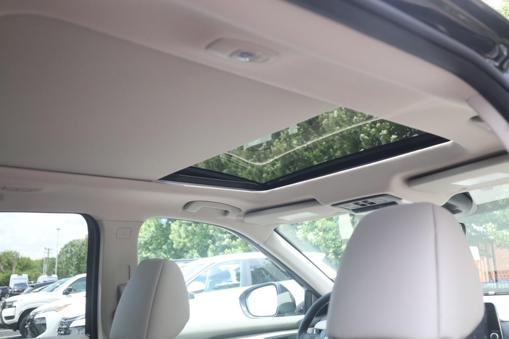 Nissan Rogue Vehicle Image 23
