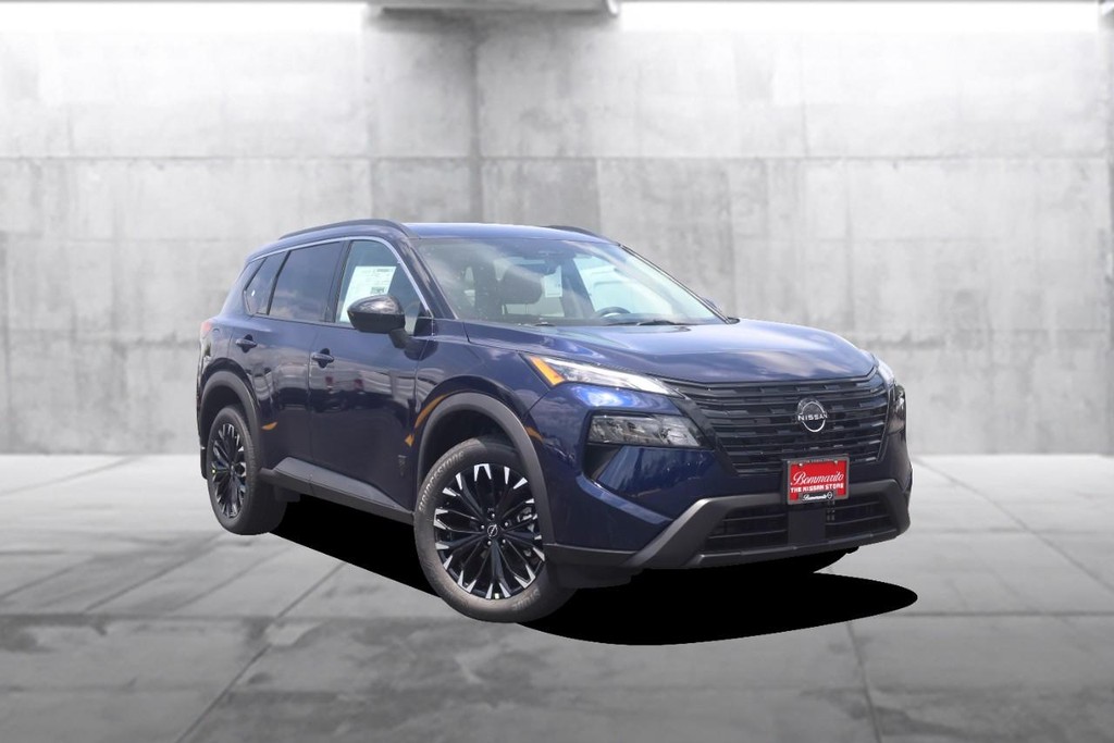 Nissan Rogue Vehicle Image 02