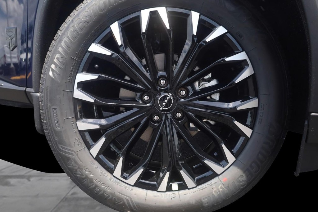 Nissan Rogue Vehicle Image 03