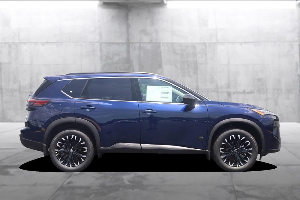 Nissan Rogue Vehicle Image 05