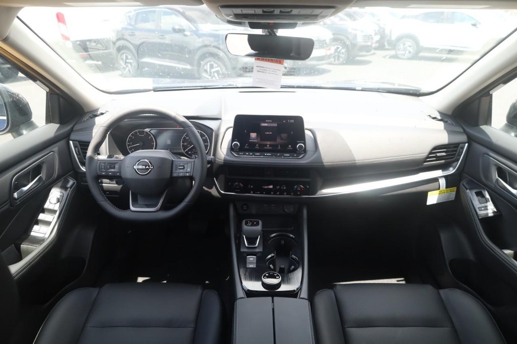 Nissan Rogue Vehicle Image 07