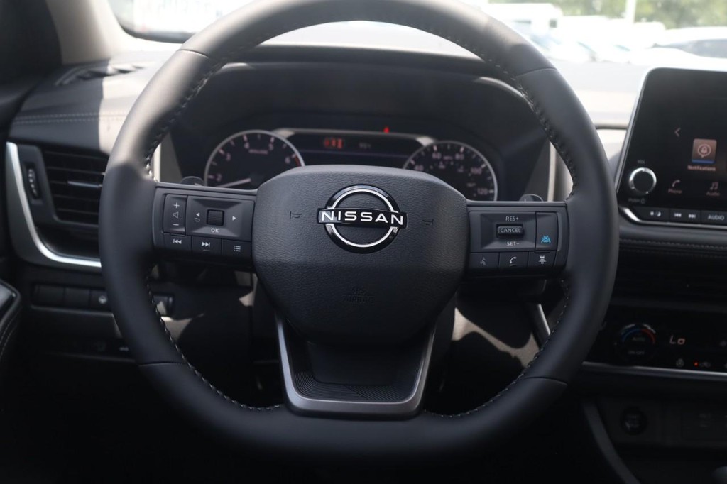 Nissan Rogue Vehicle Image 08