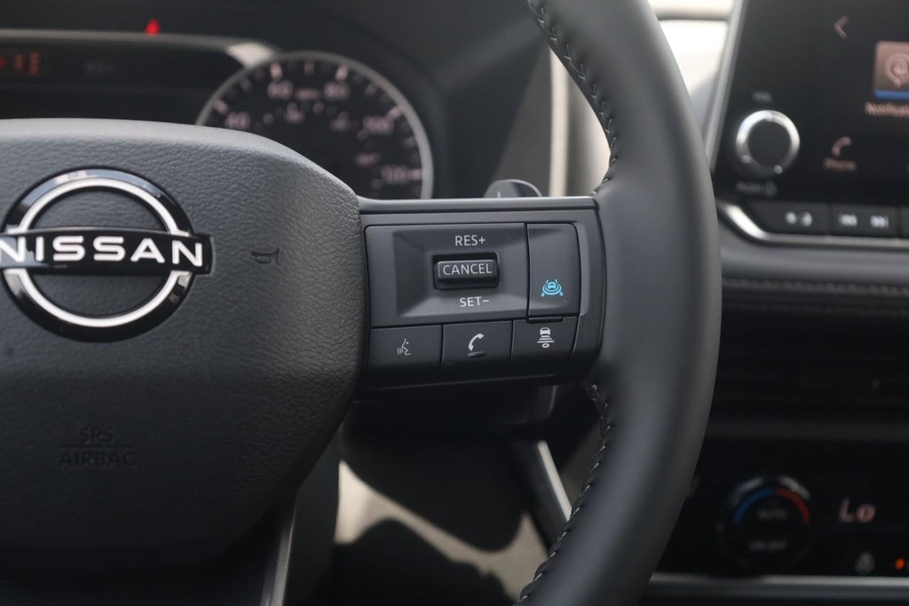 Nissan Rogue Vehicle Image 09