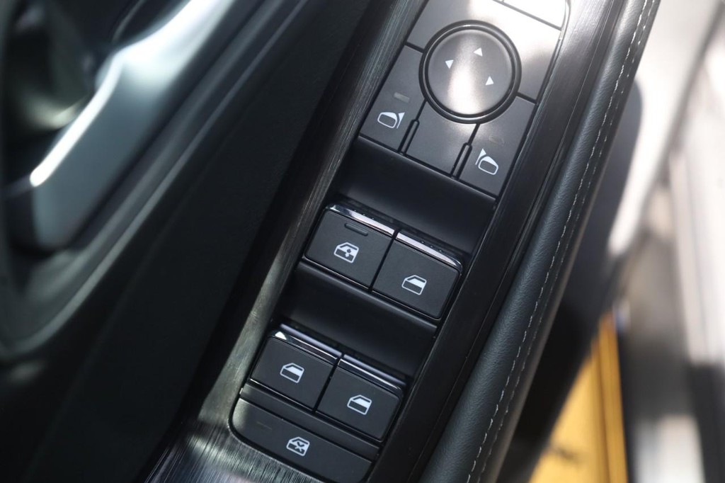 Nissan Rogue Vehicle Image 11