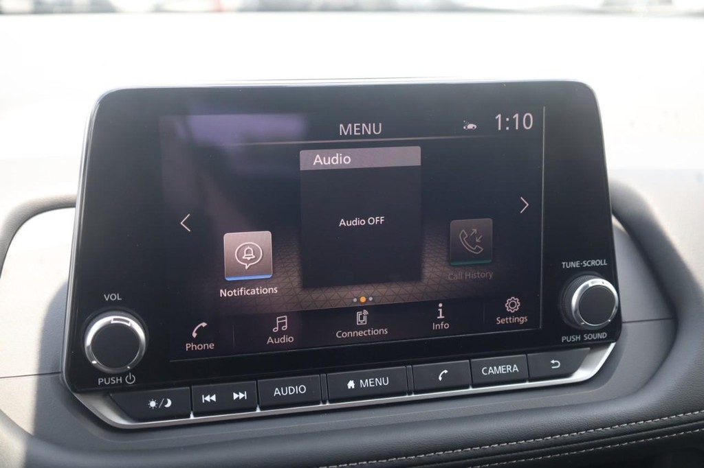 Nissan Rogue Vehicle Image 15