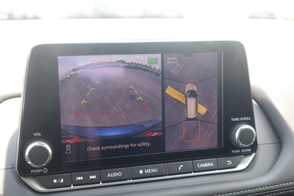Nissan Rogue Vehicle Image 16