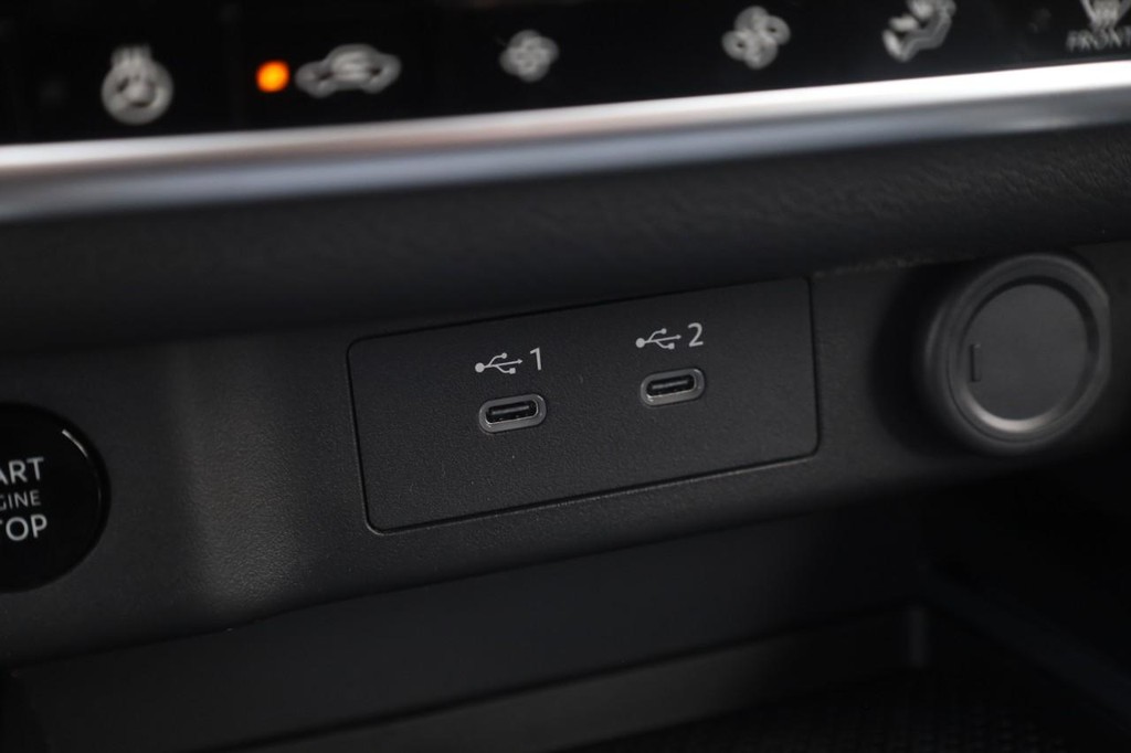 Nissan Rogue Vehicle Image 18