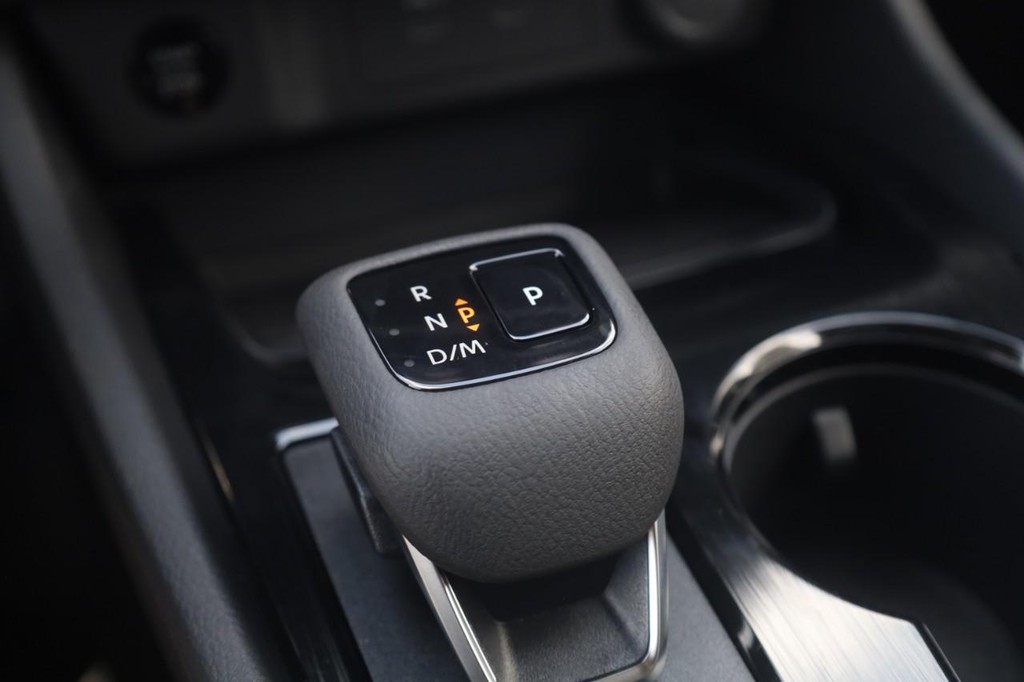 Nissan Rogue Vehicle Image 20
