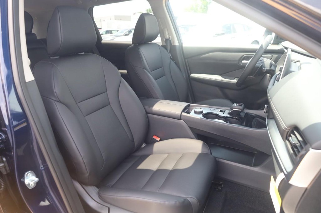 Nissan Rogue Vehicle Image 21