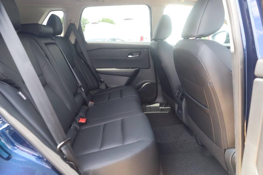 Nissan Rogue Vehicle Image 22