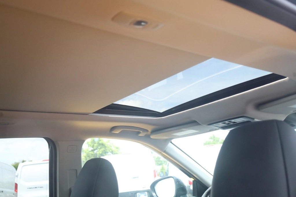 Nissan Rogue Vehicle Image 23