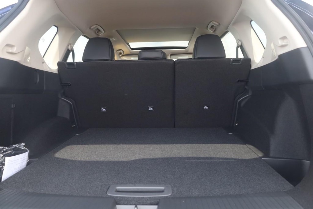 Nissan Rogue Vehicle Image 24