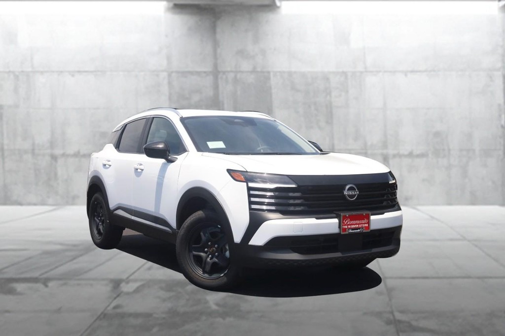 Nissan Kicks Vehicle Image 02