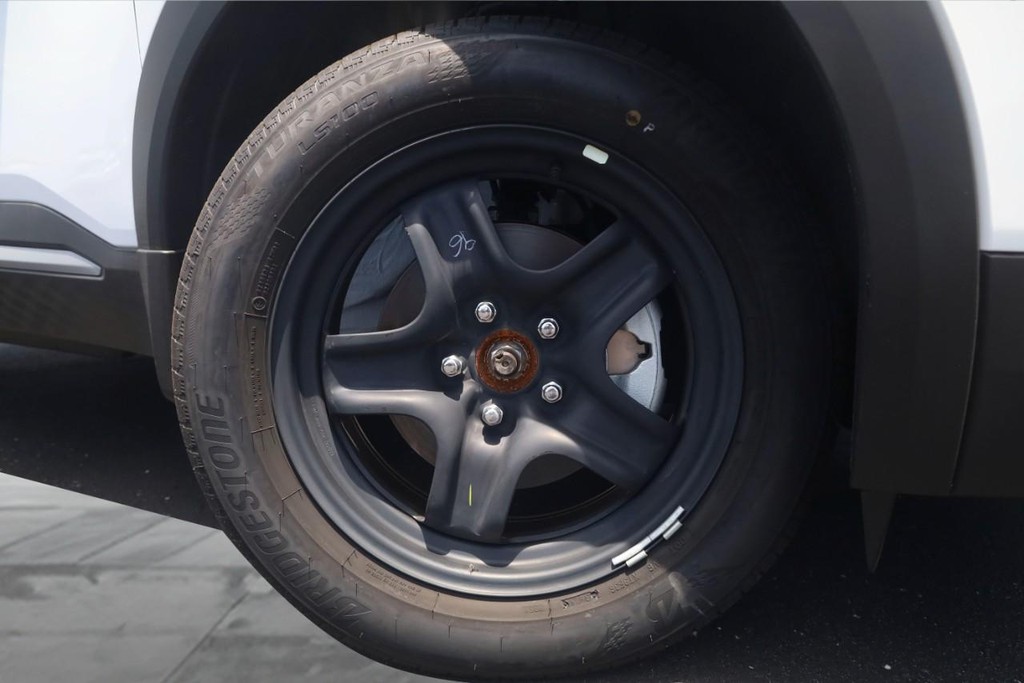 Nissan Kicks Vehicle Image 03