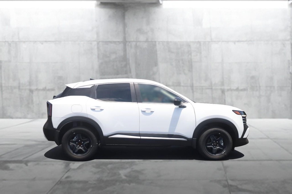 Nissan Kicks Vehicle Image 05