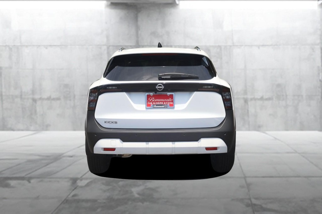 Nissan Kicks Vehicle Image 06