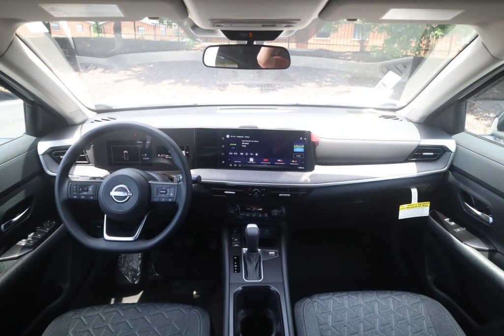 Nissan Kicks Vehicle Image 07