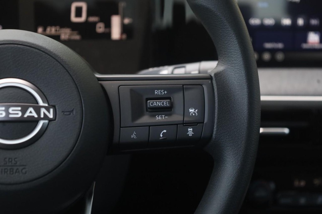 Nissan Kicks Vehicle Image 09