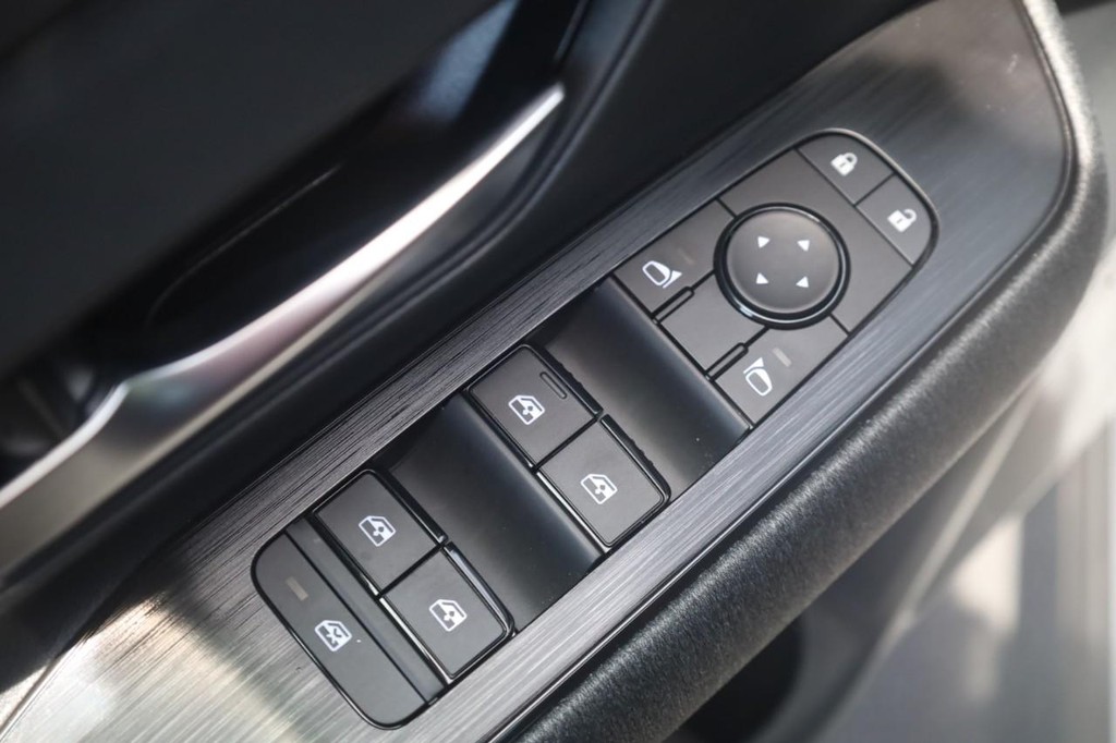 Nissan Kicks Vehicle Image 11